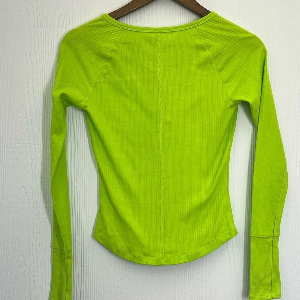 Free People - Neon Green Ribbed V Neck Long Sleeve Lightweight Top Size Small